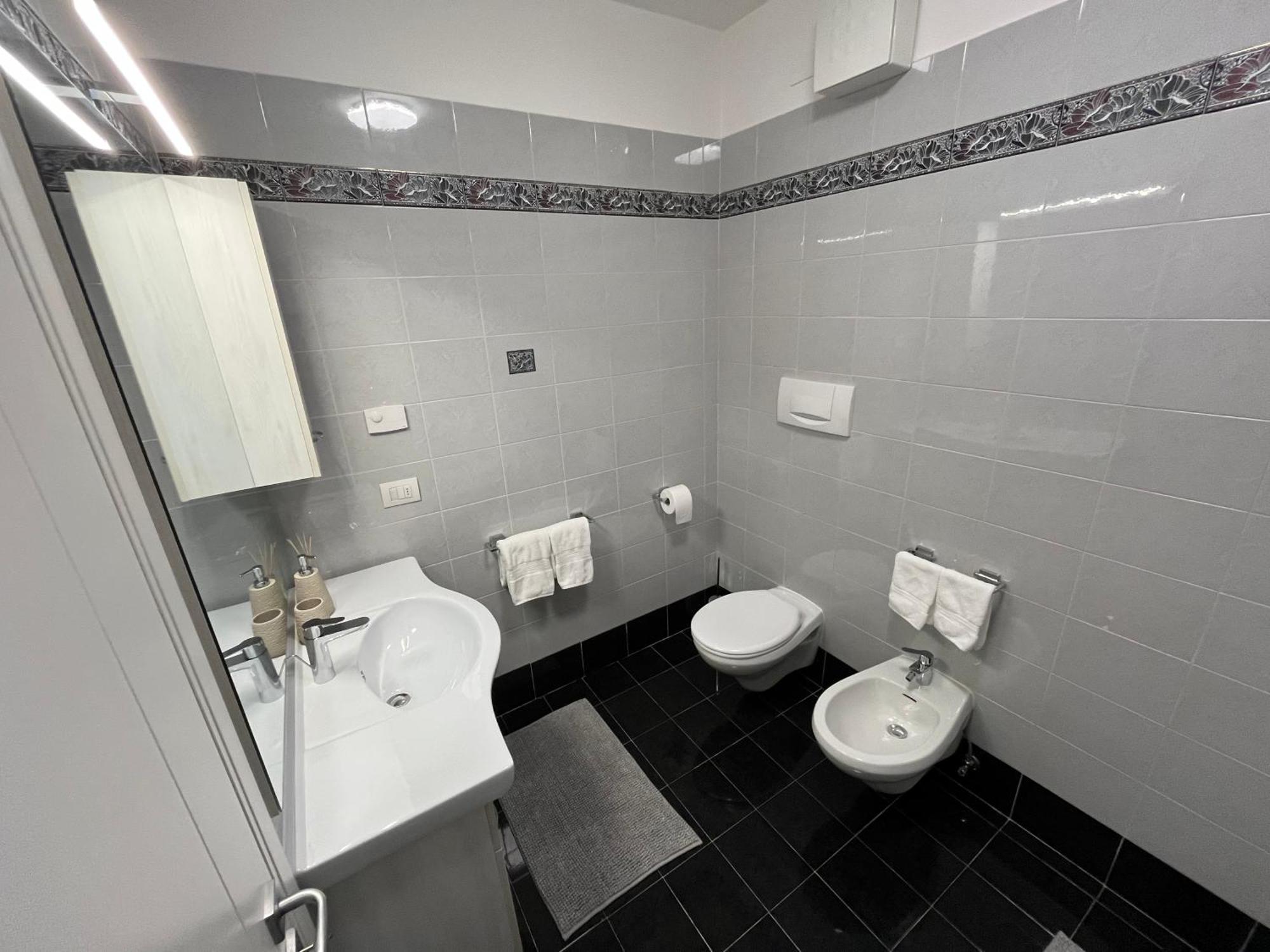 B&B Alessandro Private Room & Bathroom In Shared Apartment Arco Exterior foto